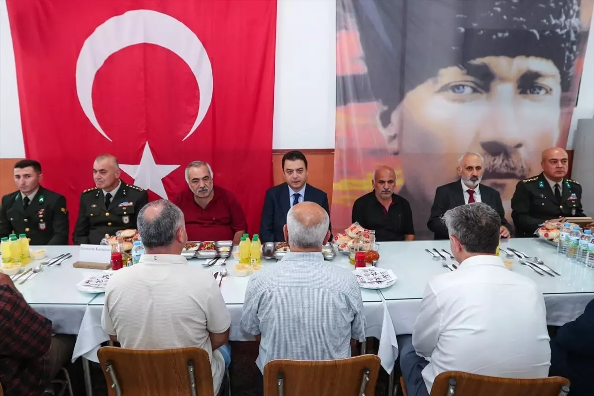 Tokat Valisi Abdullah Köklü, şehit aileleri ve gazilerle dayanışma yemeğinde buluştu