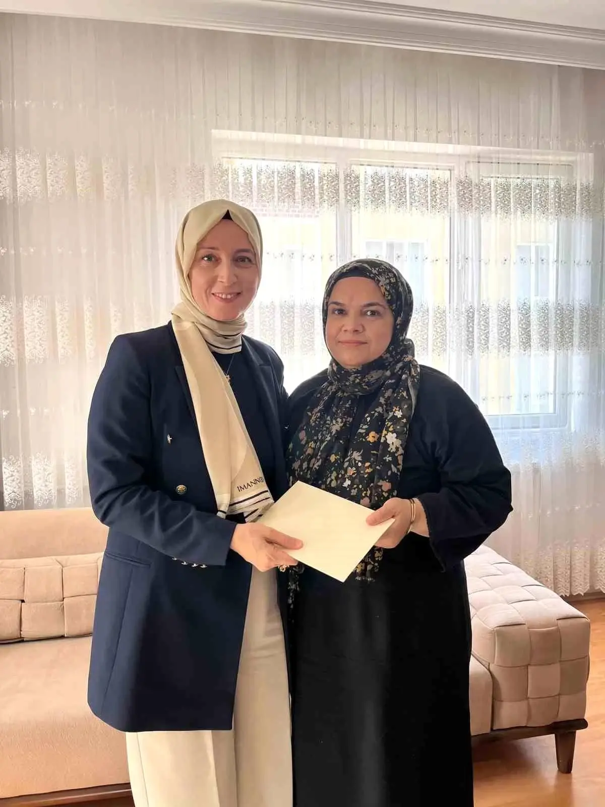 Niğde Valisi Cahit Çelik\'in eşi Nermin Çelik, koruyucu ailelerin evlerine konuk oldu