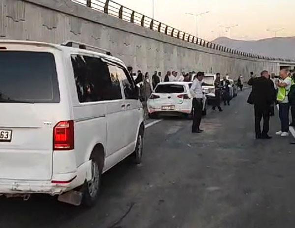 Van-Erciş Karayolunda Düğün Konvoyunda Zincirleme Kaza: 8 Yaralı