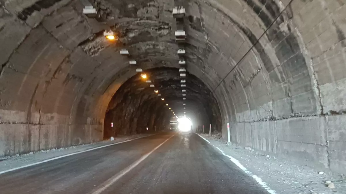 Kahramanmaraş\'taki Aşık Mahzuni Şerif Tüneli Yeniden Trafiğe Kapatıldı