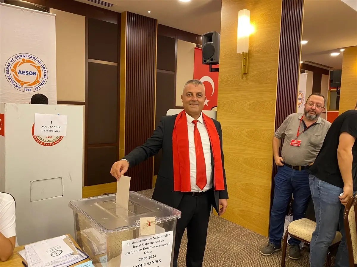 Antalya Biriketçiler, Nalburiyeciler İnşaat Malzemeciler ve Hafriyatçılar Esnaf Odasının Başkanı Yeniden Seçildi