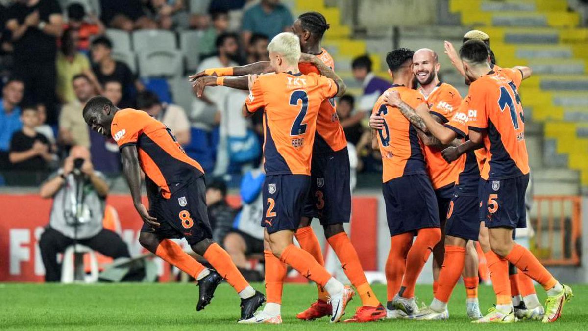 RAMS Başakşehir UEFA Konferans Ligi\'nde lig aşamasına yükseldi