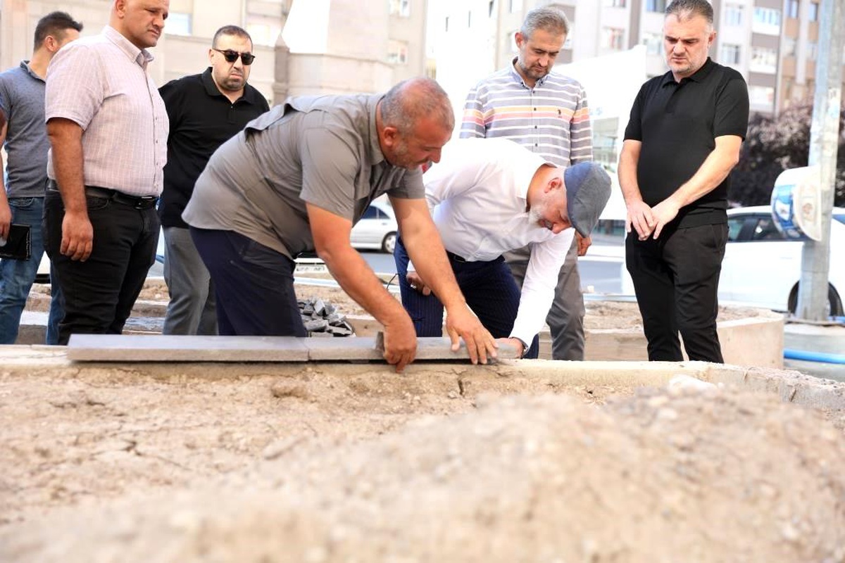 Kocasinan Belediyesi Ahievran Caddesi\'nde Çevre Düzenleme Çalışmalarına Başladı