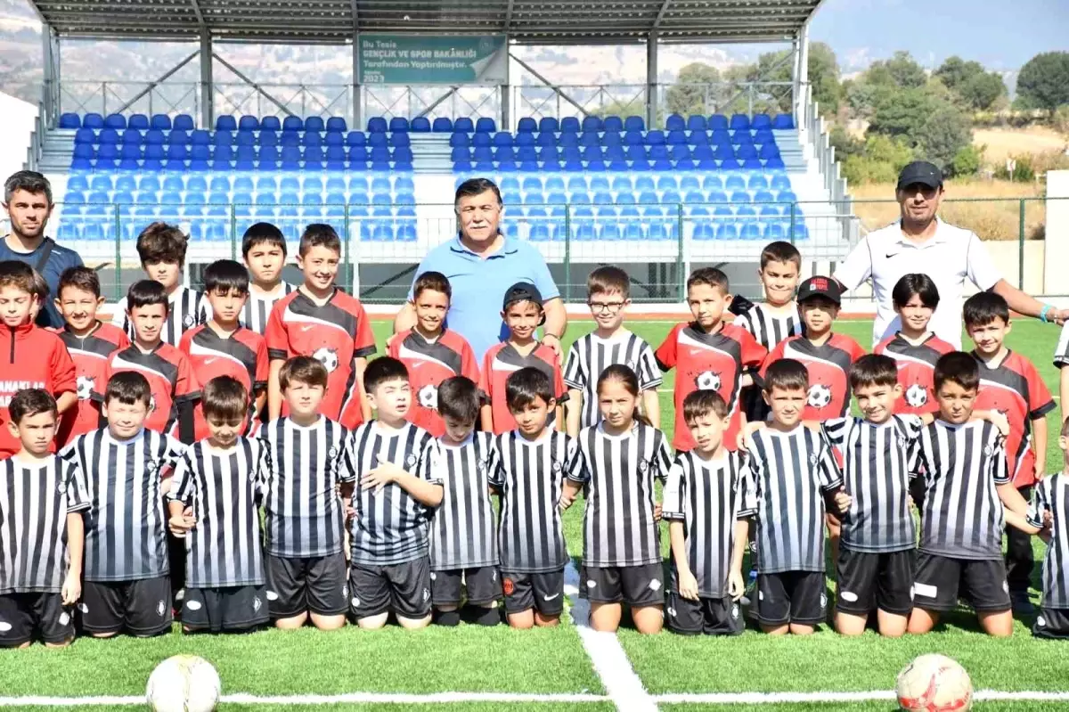 Emet Belediye Futbol Okulu Minik Futbolcularıyla Buluştu