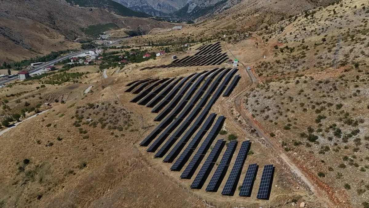 Bitlis Belediyesi, güneş enerjisi santraliyle elektrik ihtiyacını karşılıyor