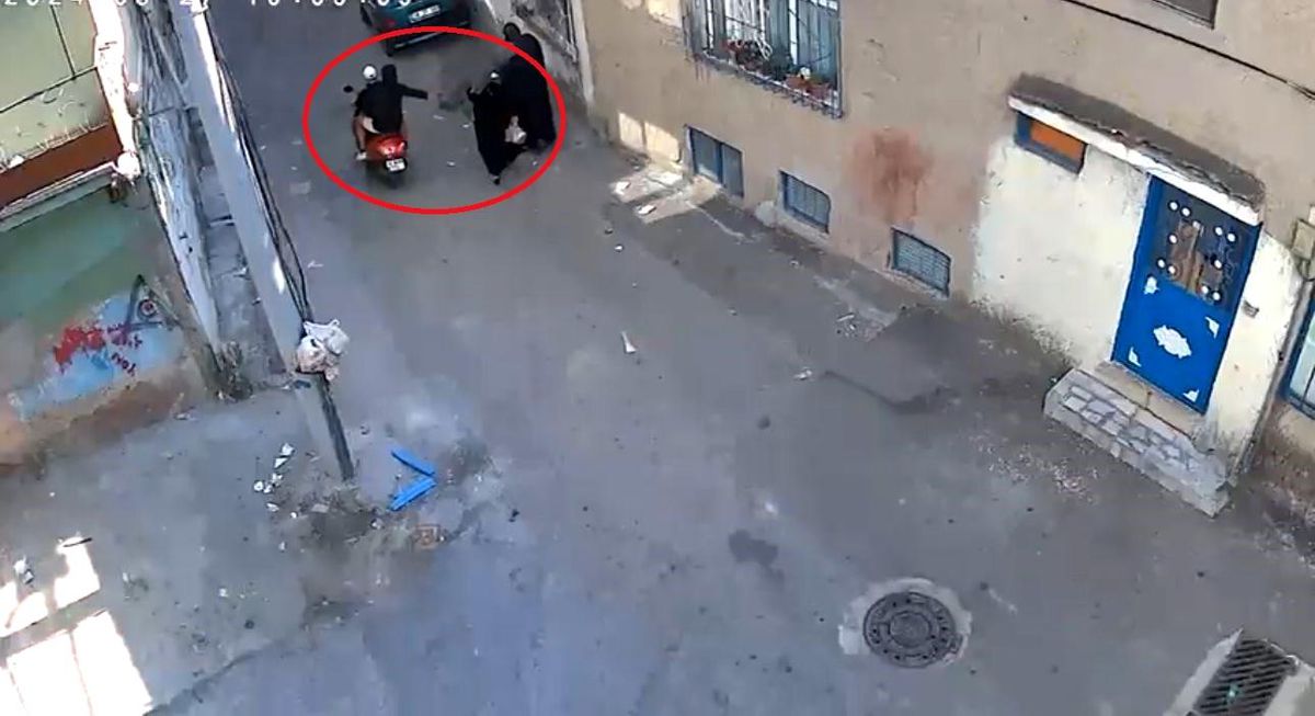 Bursa\'da Kadının Çantasını Kapkaç Yöntemiyle Çalan Şüpheliler Yakalandı