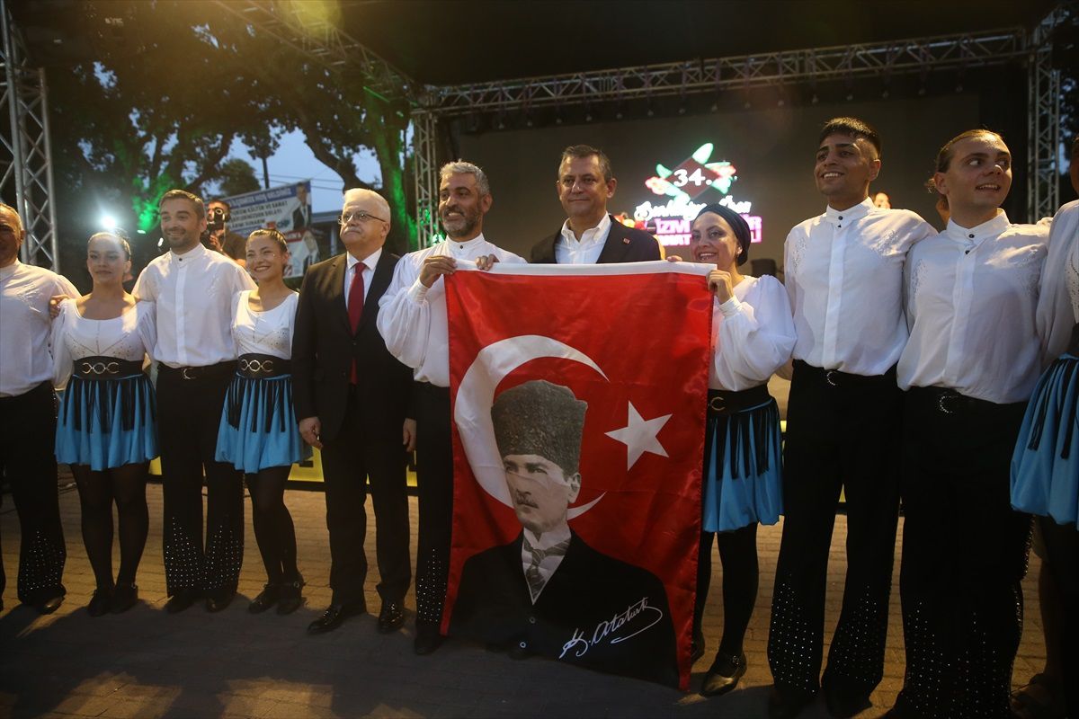 Özgür Özel: Bilimi Önceleyen, Soru Sorabilen Bir Nesil Yetiştirmeliyiz