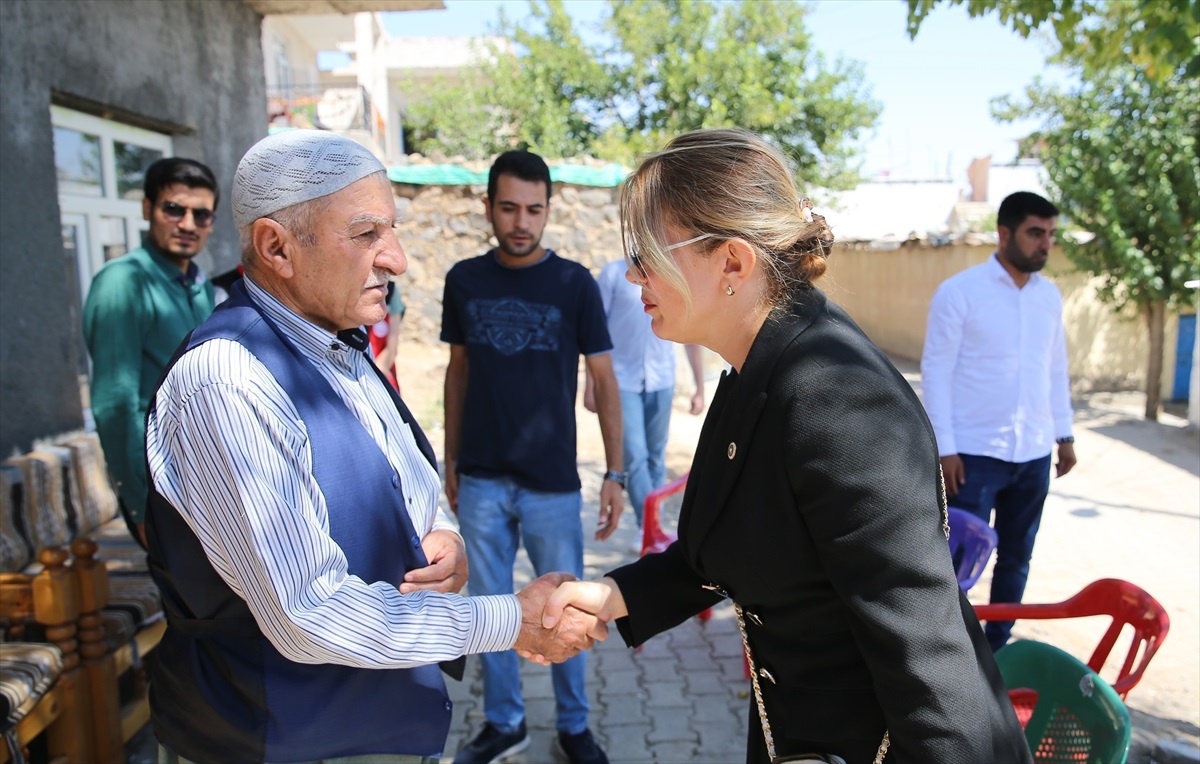 CHP Kadın Kolları Genel Başkanı Asu Kaya, Narin Güran\'ın ailesini ziyaret etti