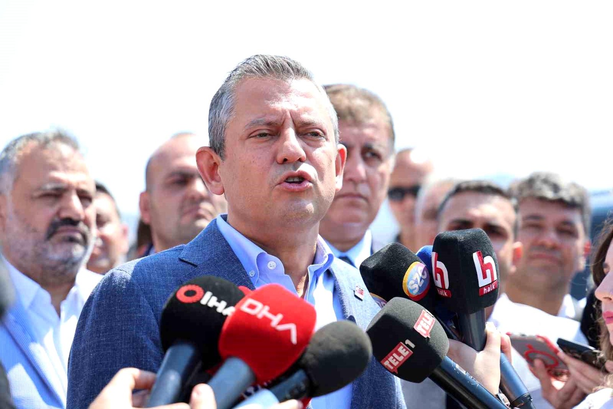 CHP Genel Başkanı Özgür Özel, tutuklu Dilruba Kayserilioğlu\'nu ziyaret etti