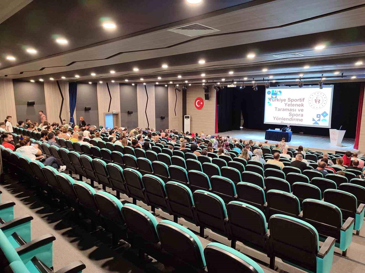 Türkiye Yetenek Taraması ve Spora Yönlendirme Programı Velilerle Toplantı Yaptı