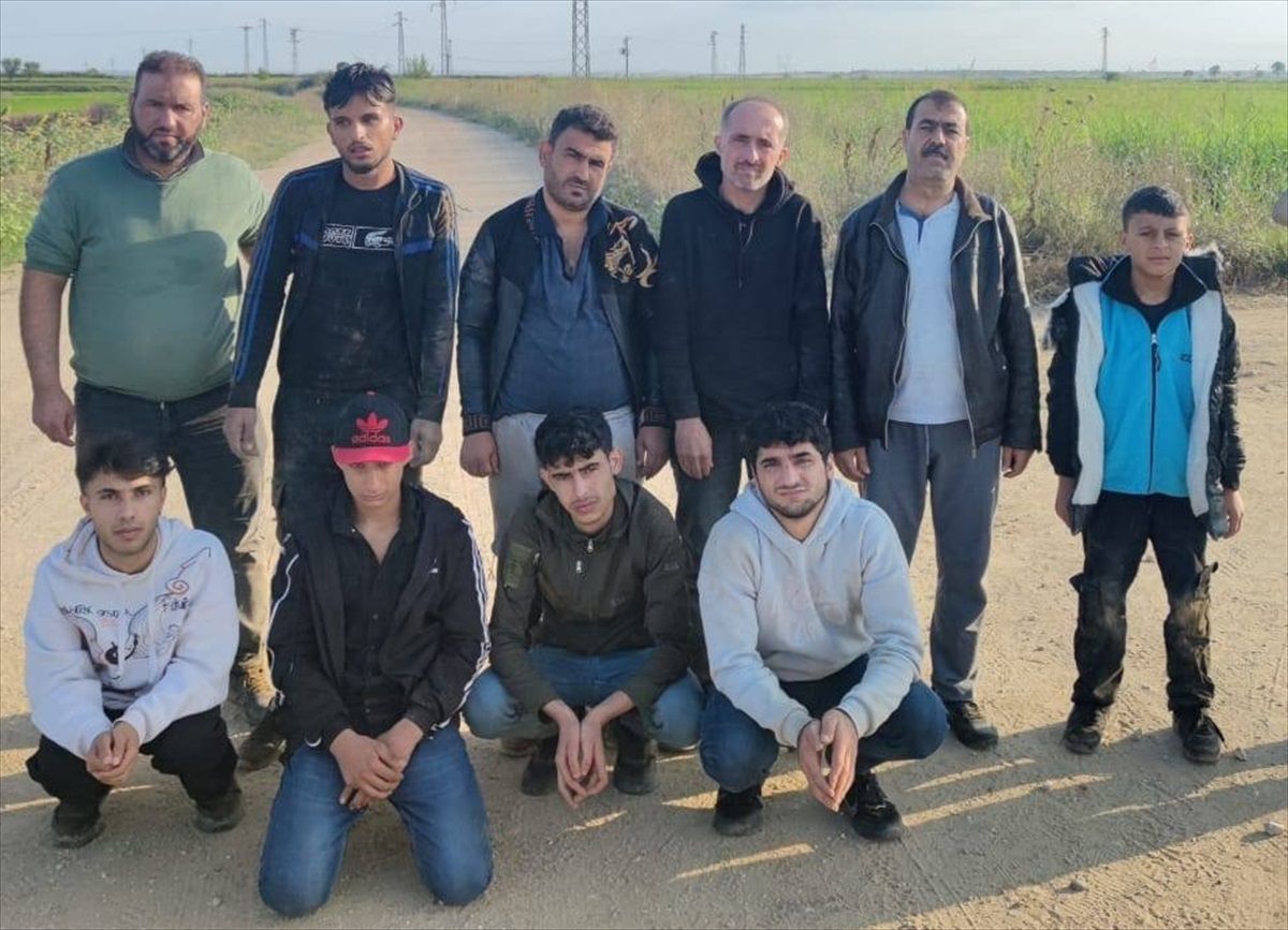 Edirne\'de yurda yasa dışı yollarla giren 48 düzensiz göçmen yakalandı