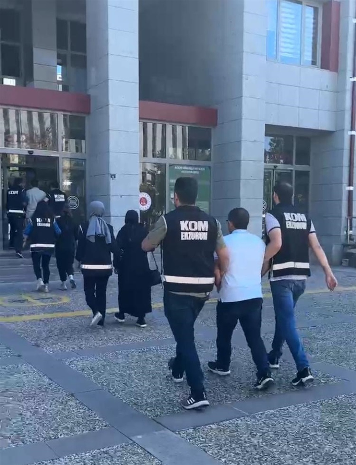 Erzurum\'da FETÖ Operasyonu: 4 Zanlıdan Birisi Tutuklandı