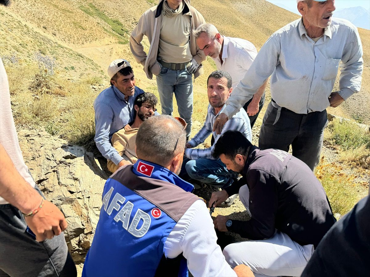 Hakkari\'de Ayı Saldırısı Sonucu Yaralanan Çoban Hastaneye Kaldırıldı