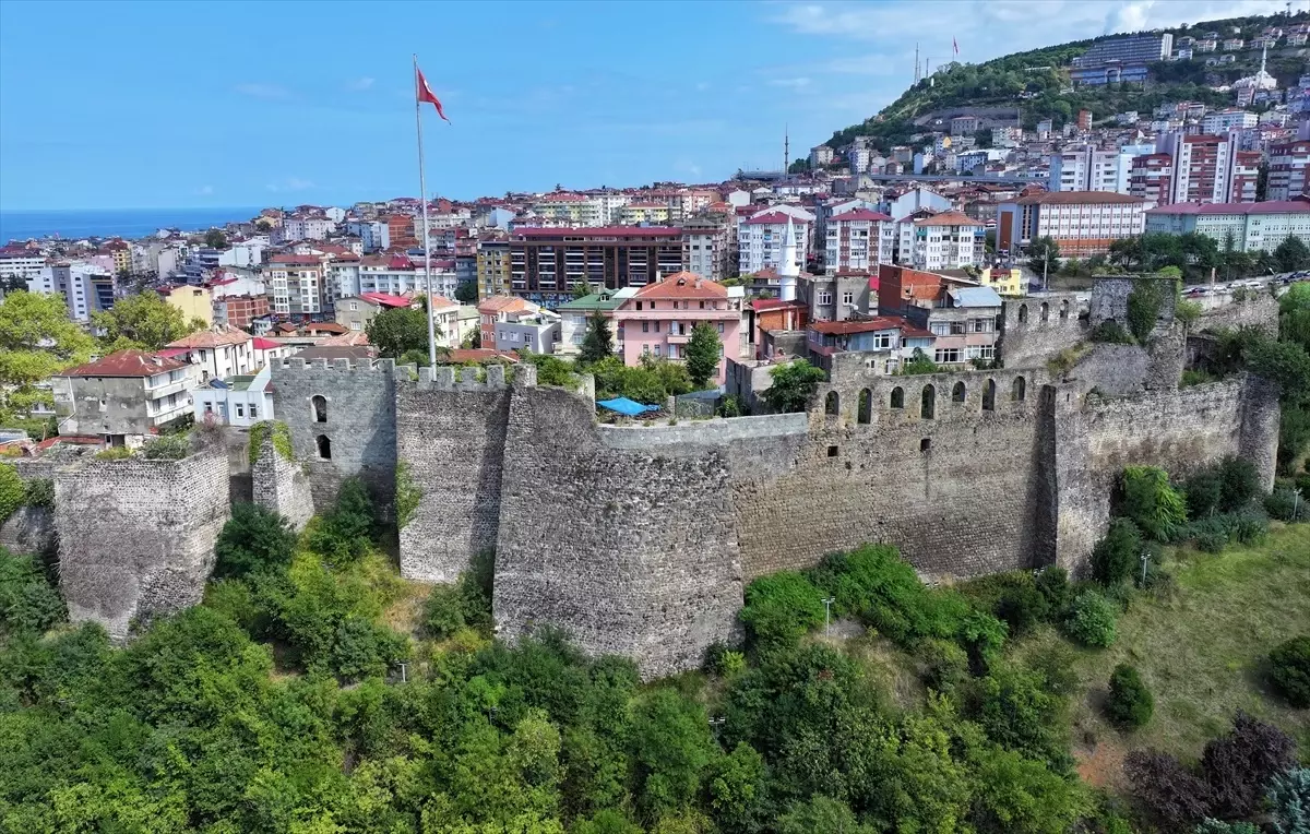 Trabzon İçkale Kazılarında Tarihi Buluntular Ortaya Çıkarıldı