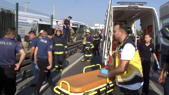 İstanbul'da metrobüs kazası! 3'ü ağır 10 yaralı