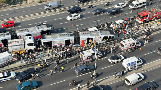 İstanbul'da metrobüs kazası! 3'ü ağır 10 yaralı