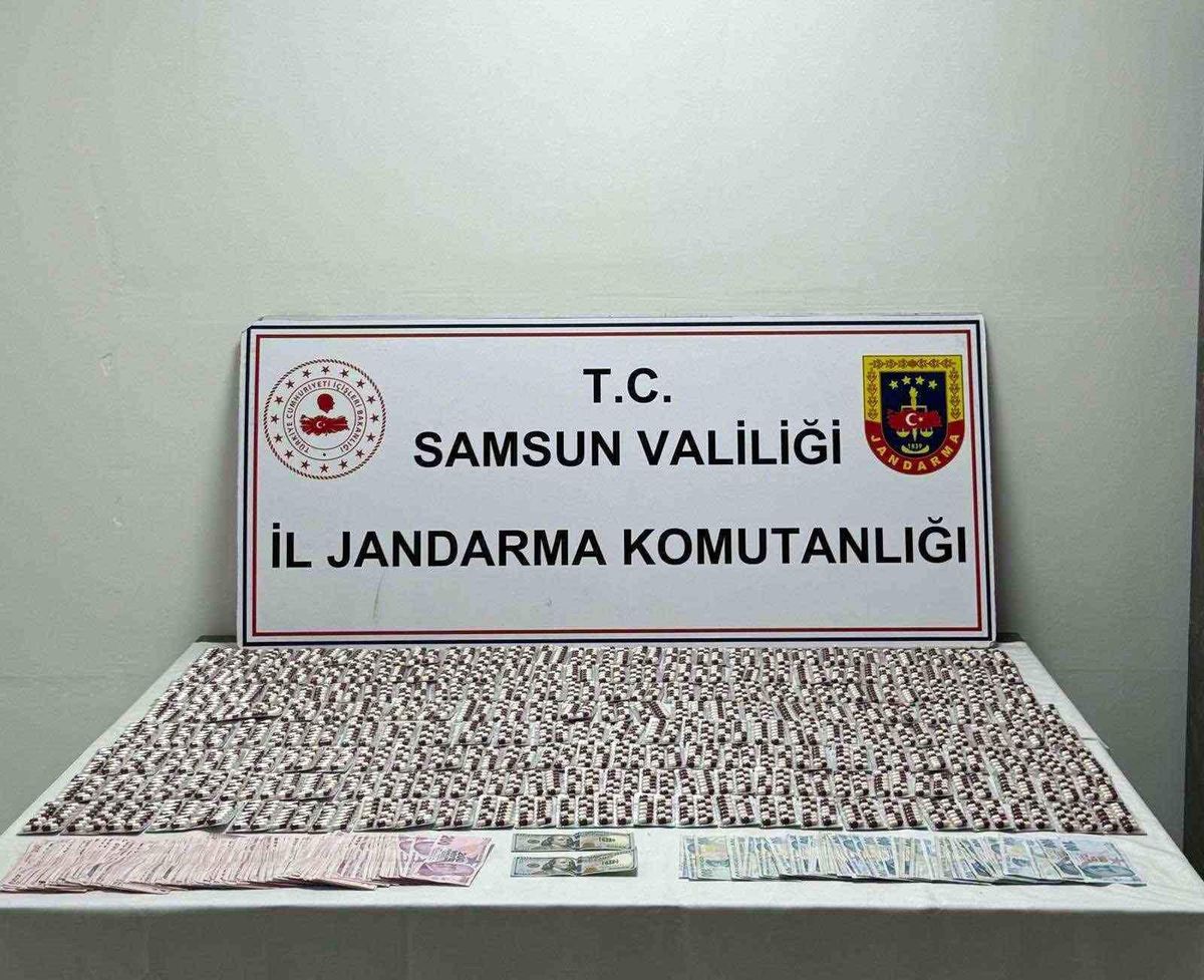 Samsun\'da 4 Bin 555 Adet Sentetik Ecza Hapı Ele Geçirildi
