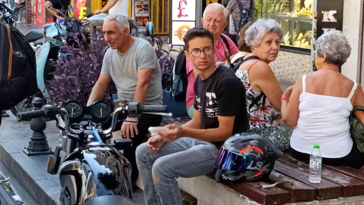 Antalya\'da motosiklet kazası: Motosiklet sürücüsü kaçtı