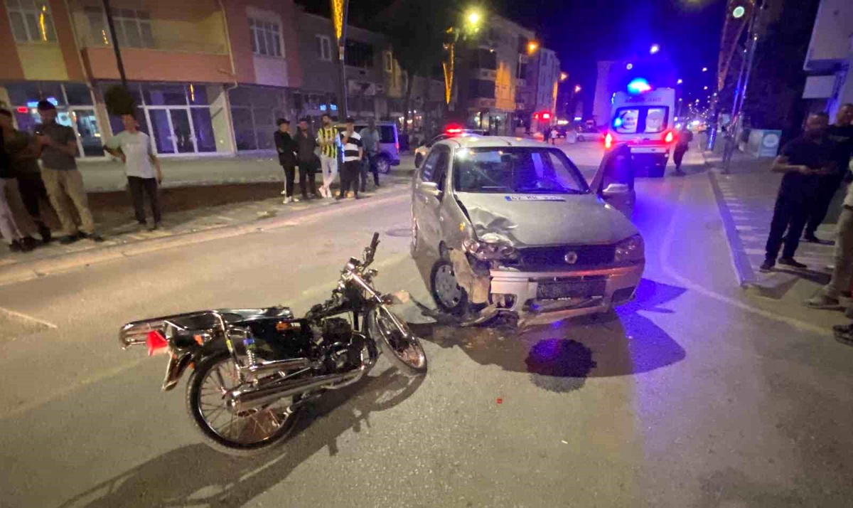 Konya\'da otomobil ile motosiklet çarpıştı: 2 yaralı