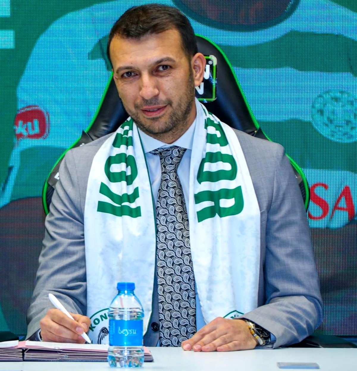 Konyaspor\'da Bouly Sambou İran ligine kiralandı, Niko Rak için transfer görüşmeleri sürüyor
