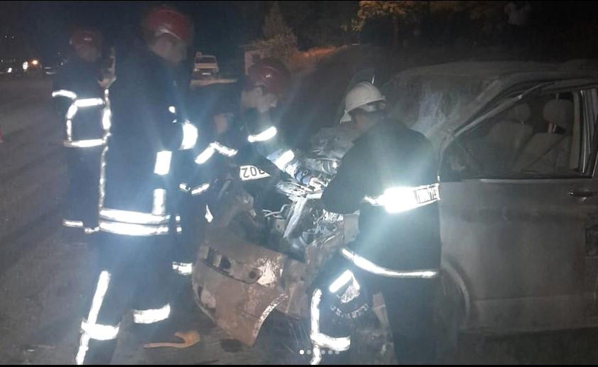 Kütahya\'da Kamyonet ile Otomobil Çarpışması: 1 Ölü, 2 Yaralı