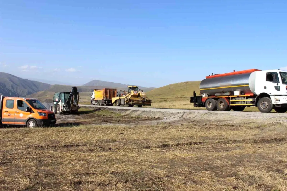 Çıldır Belediye Başkanı Kamal Yakup Azizoğlu, Kuzukaya Mahallesi\'nde Yol Çalışmasını Tamamladı