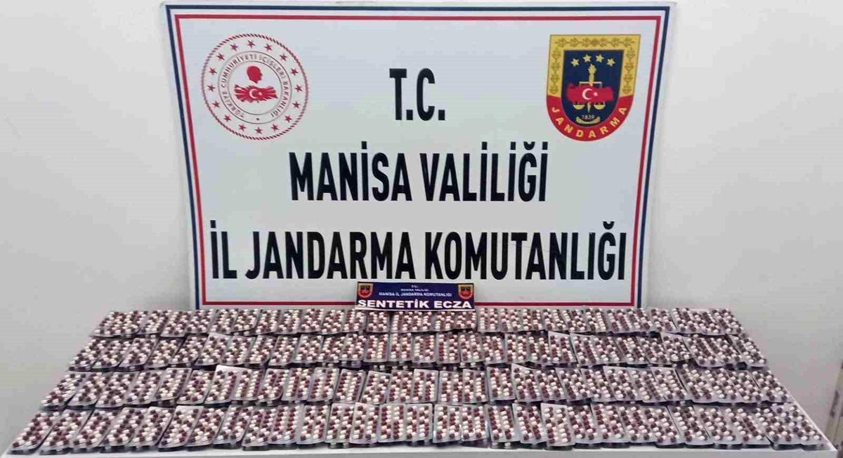 Manisa\'da 10 Bin 470 Adet Sentetik Ecza Hapı Ele Geçirildi