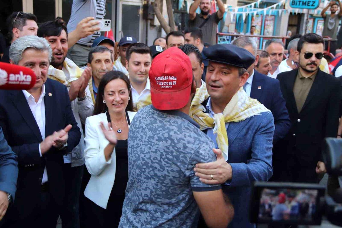 CHP Genel Başkanı Özgür Özel, Turgutlu\'da Çiftçi Mitingi\'ne Katıldı