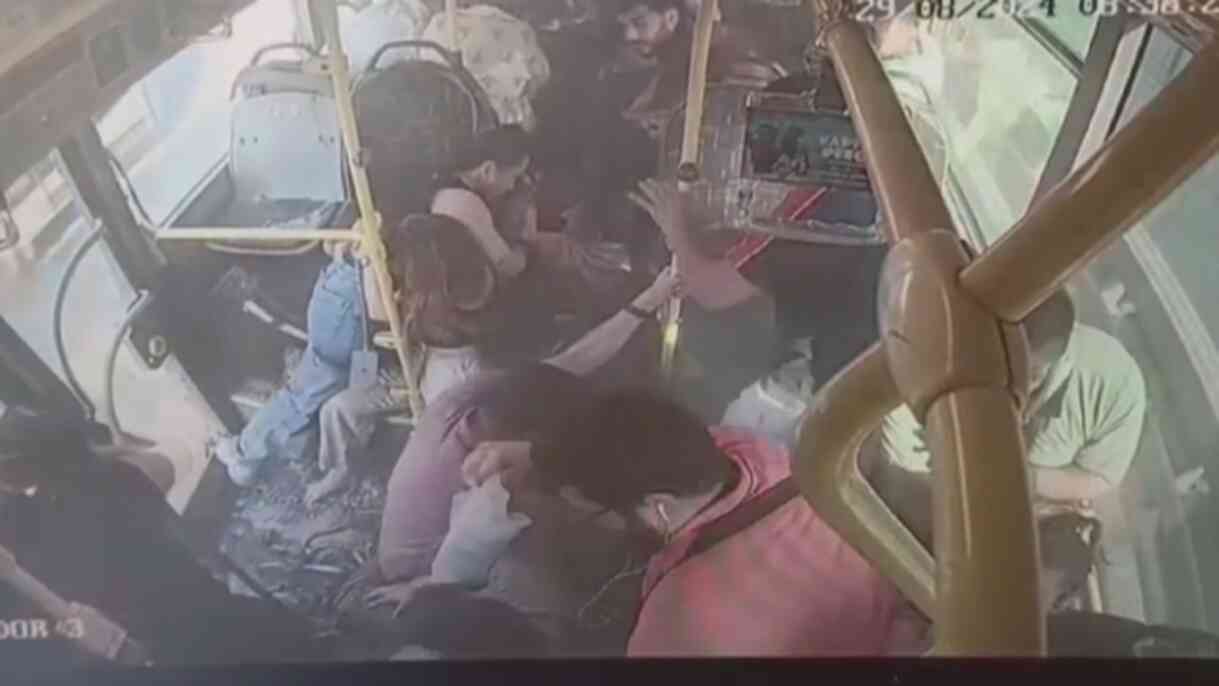 Ölümlü metrobüs kazasının en net görüntüsü! İlk rapor da çıktı Ölümlü metrobüs kazasının en net görüntüsü! İlk rapor da çıktı