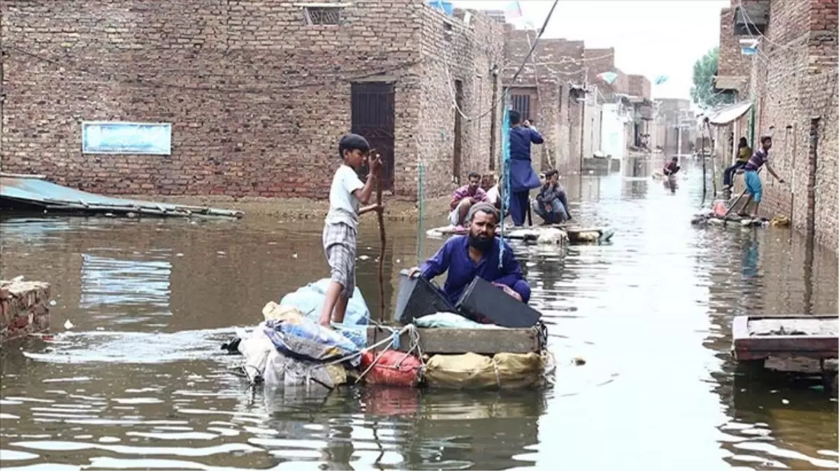 Pakistan\'da muson yağışlarının bilançosu ağırlaşıyor: 260 ölü