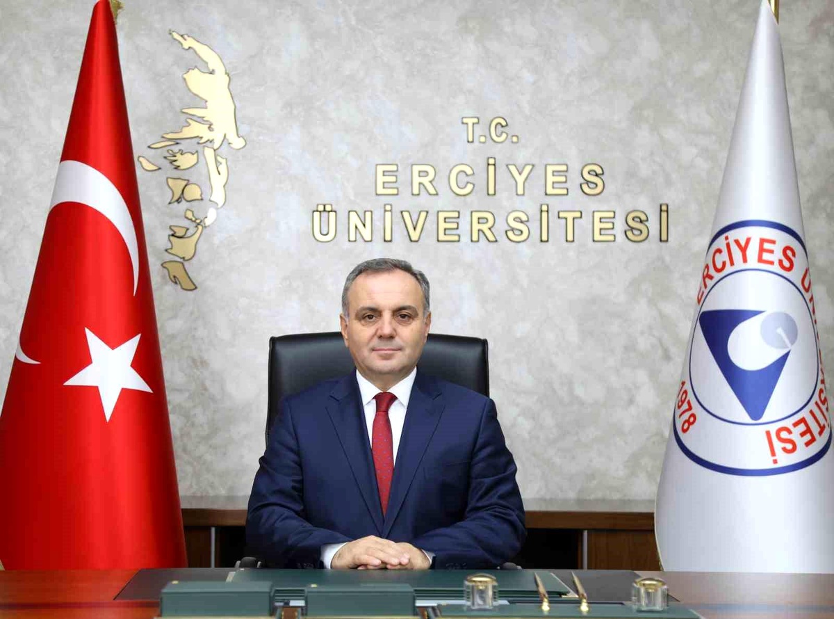 ERÜ Rektörü Prof. Dr. Fatih Altun 30 Ağustos Zafer Bayramı\'nı kutladı