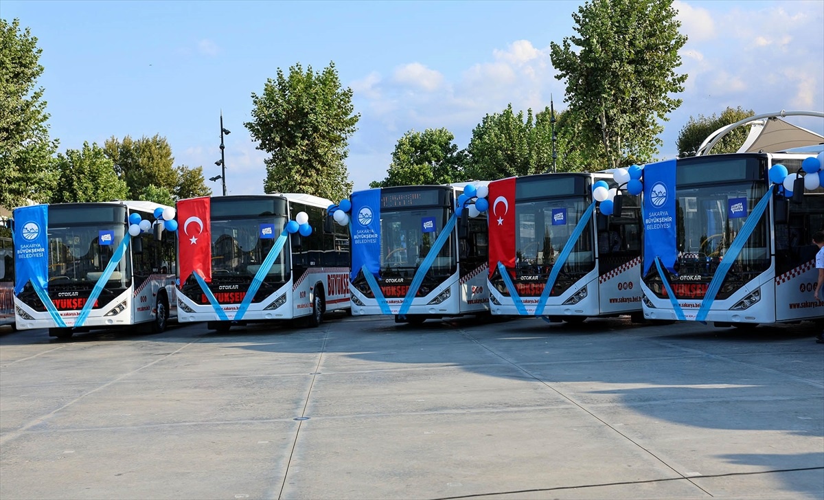 Sakarya\'da toplu taşımada kullanılacak 23 otobüs ile 1 metrobüs hizmete alındı