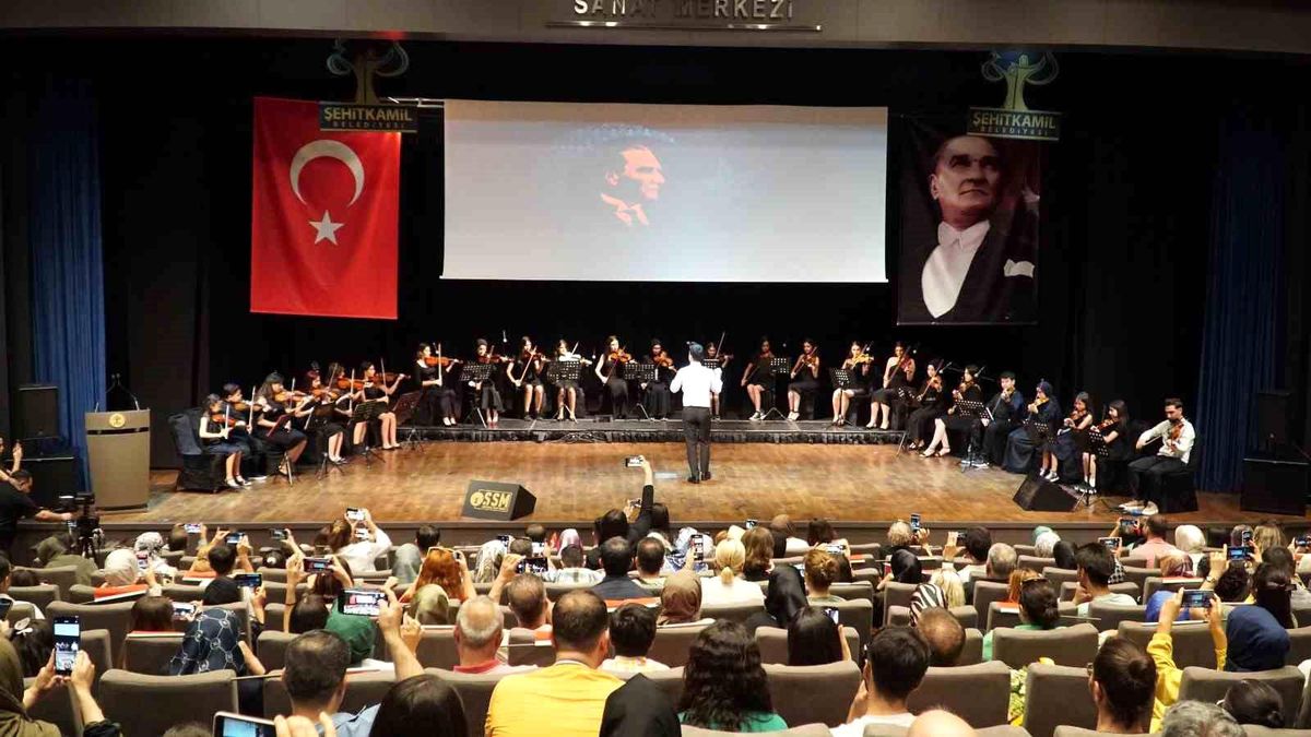 Şehitkamil Belediyesi\'nden 30 Ağustos Zafer Bayramı\'na özel keman dinletisi