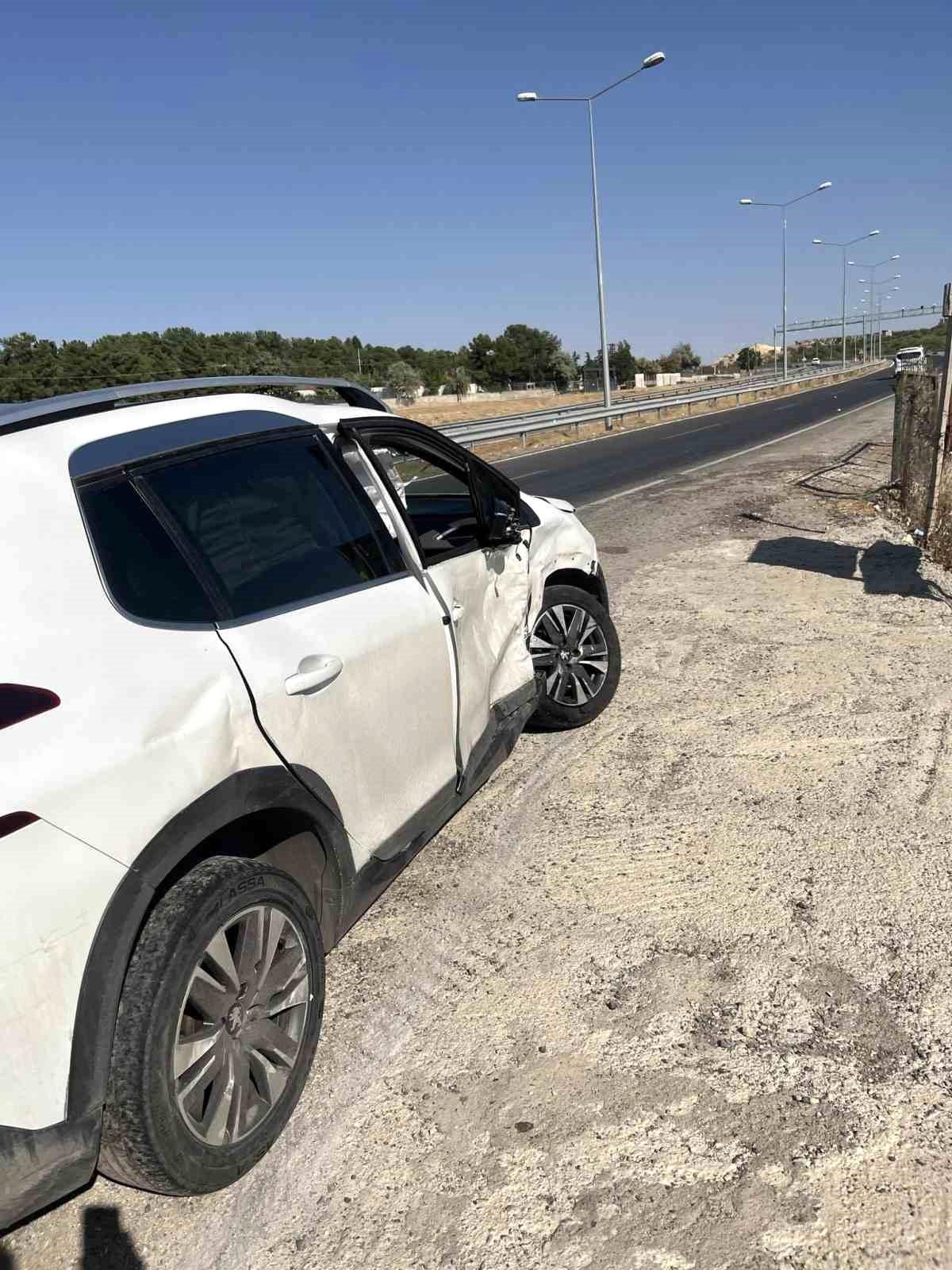Siirt\'te İki Araç Çarpıştı, Maddi Hasar Oluştu