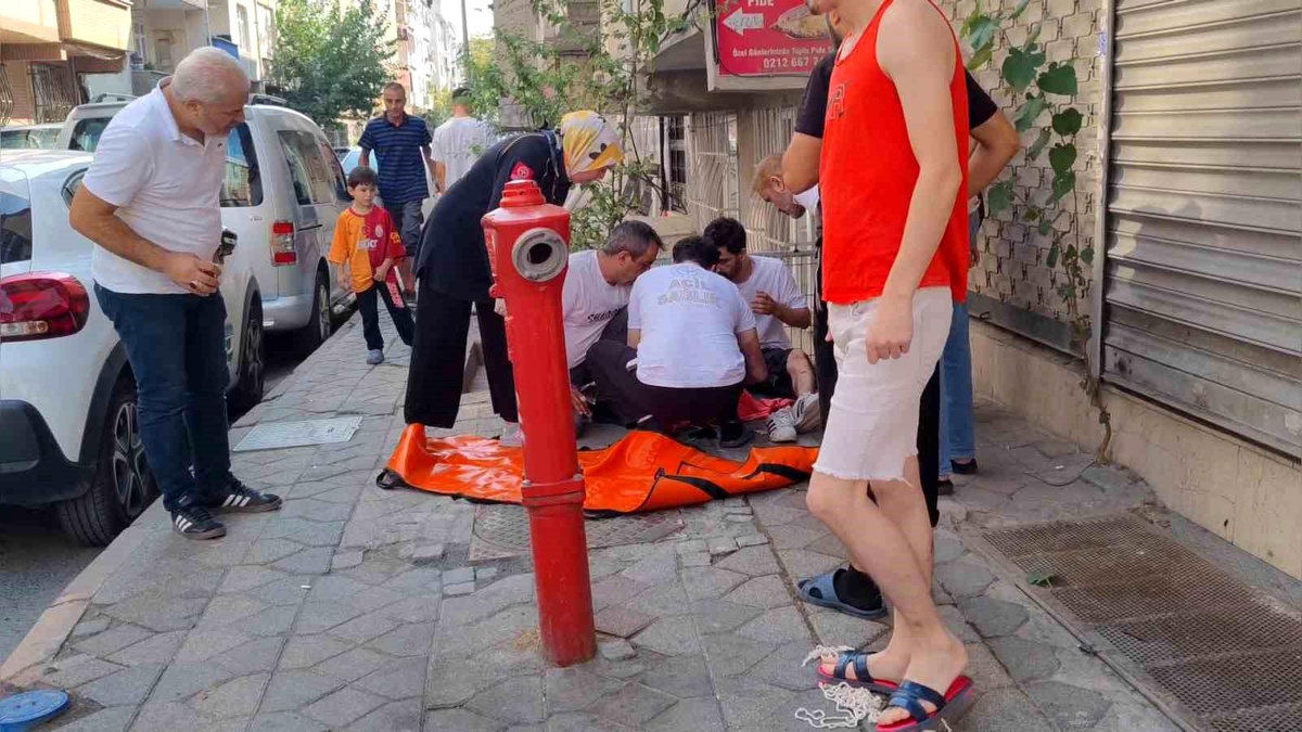 Sultangazi\'de Kaldırımda Yürüyen Kişi Silahlı Saldırıya Uğradı