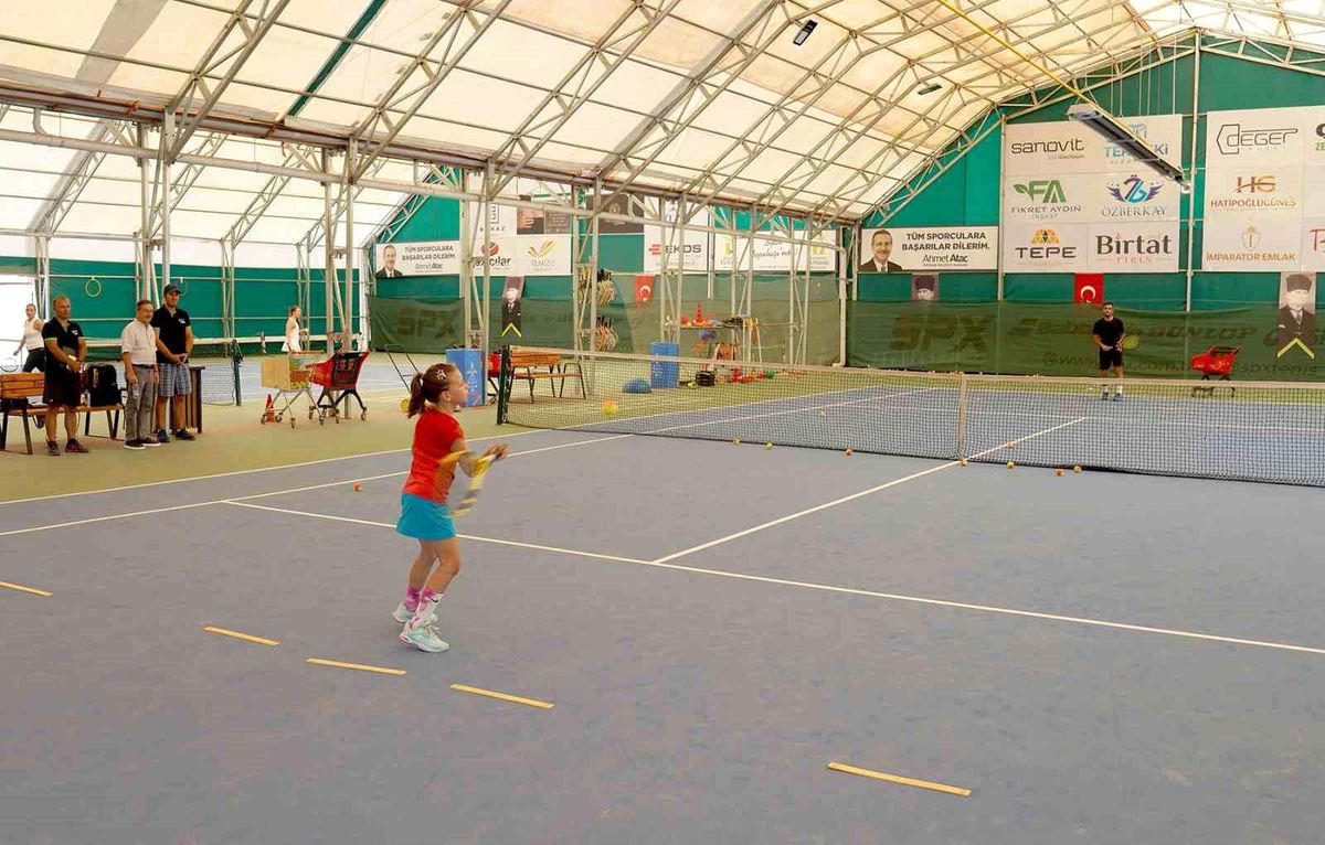 Tepebaşı Belediyesi 2. Geleneksel Kurtuluş Tenis Kupası Devam Ediyor