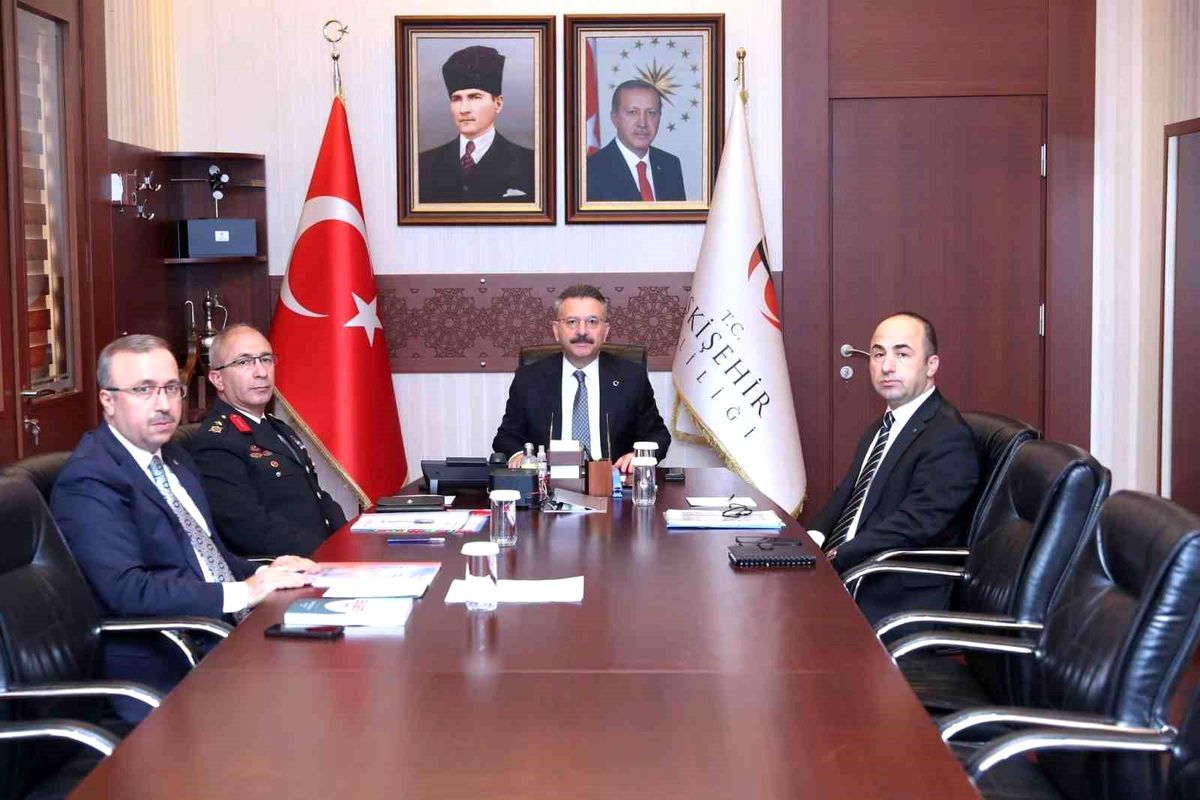 Eskişehir Valisi Hüseyin Aksoy, Yeni Eğitim Öğretim Yılı Değerlendirme Toplantısı\'na katıldı
