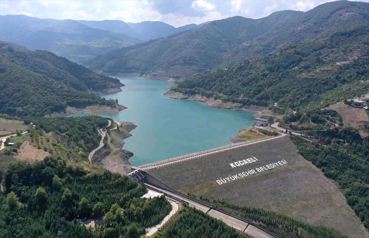 Kocaeli\'deki Yuvacık Barajı\'nın su seviyesi düşüyor