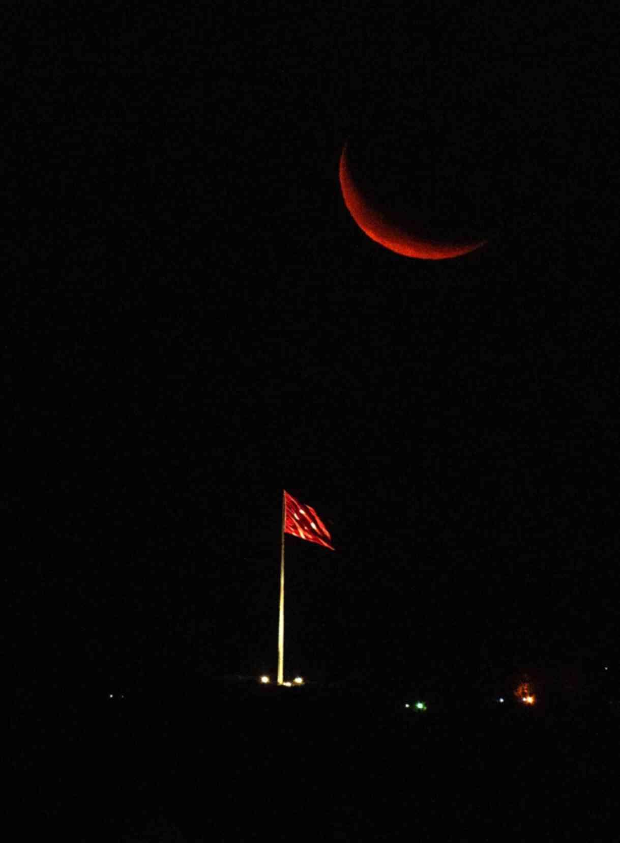 30 Ağustos'un ilk saatlerinde gökyüzü de aşka geldi