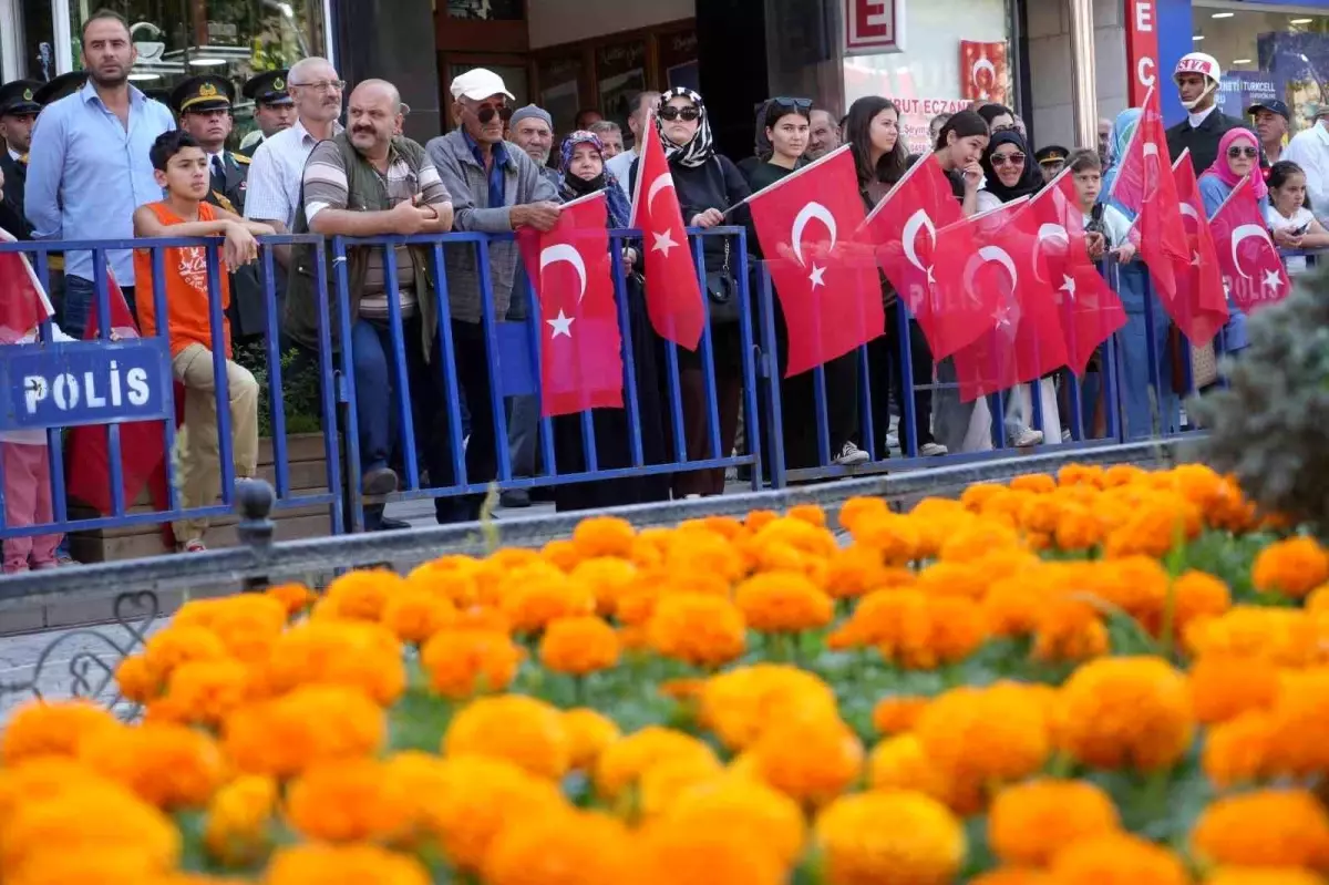 30 Ağustos Zafer Bayramı ve Türk Silahlı Kuvvetleri Günü Bayburt\'ta Kutlandı