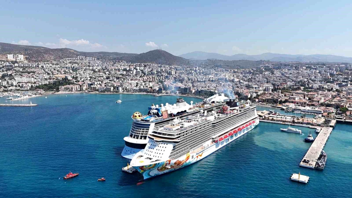 30 Ağustos Zafer Bayramı Kuşadası\'nda Coşkuyla Kutlandı