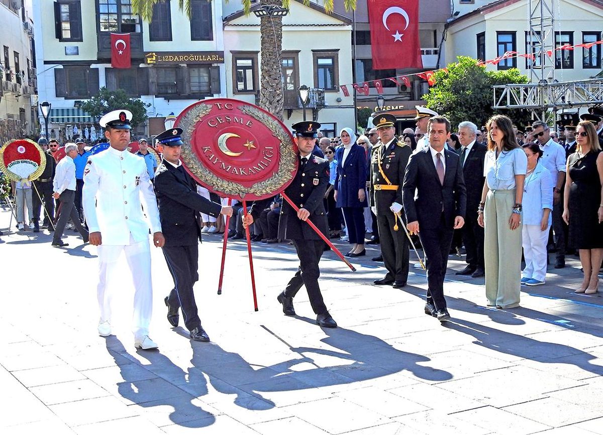 30 Ağustos Zafer Bayramı nedeniyle Çeşme\'de coşkulu kutlama