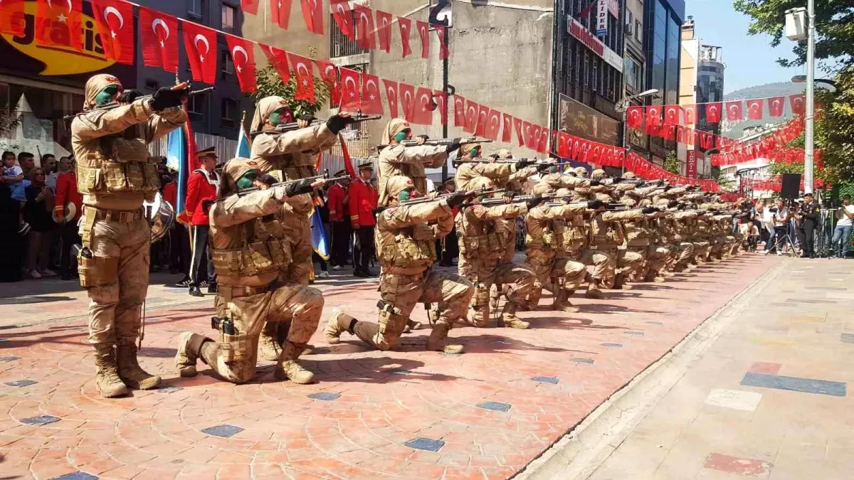 Karabük\'te Zafer Bayramı töreninde tehlikeli anlar yaşandı