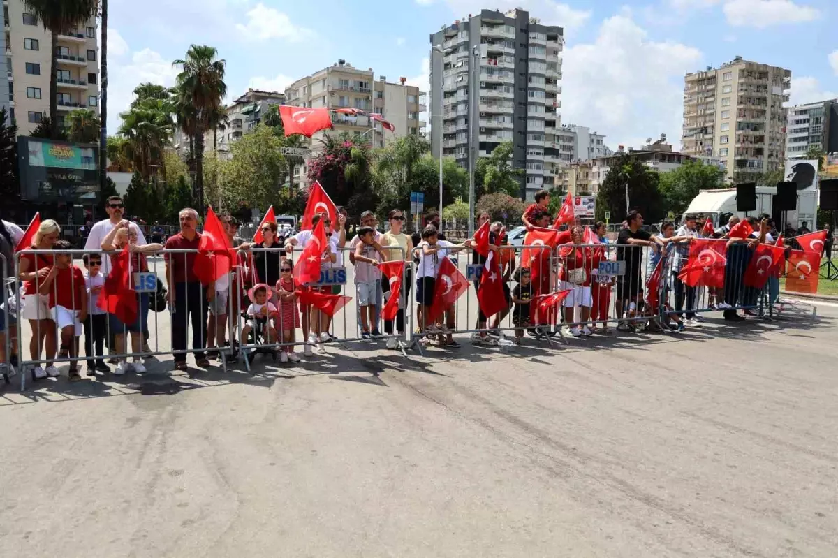 Adana\'da 30 Ağustos Zafer Bayramı kutlamaları sıcak hava nedeniyle sönük geçti