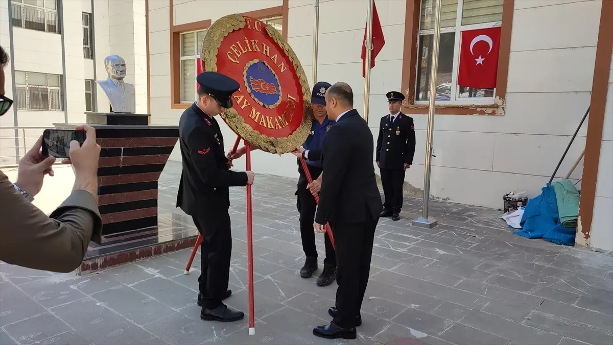 Adıyaman\'ın Kahta ve Çelikhan ilçelerinde Zafer Bayramı törenleri düzenlendi