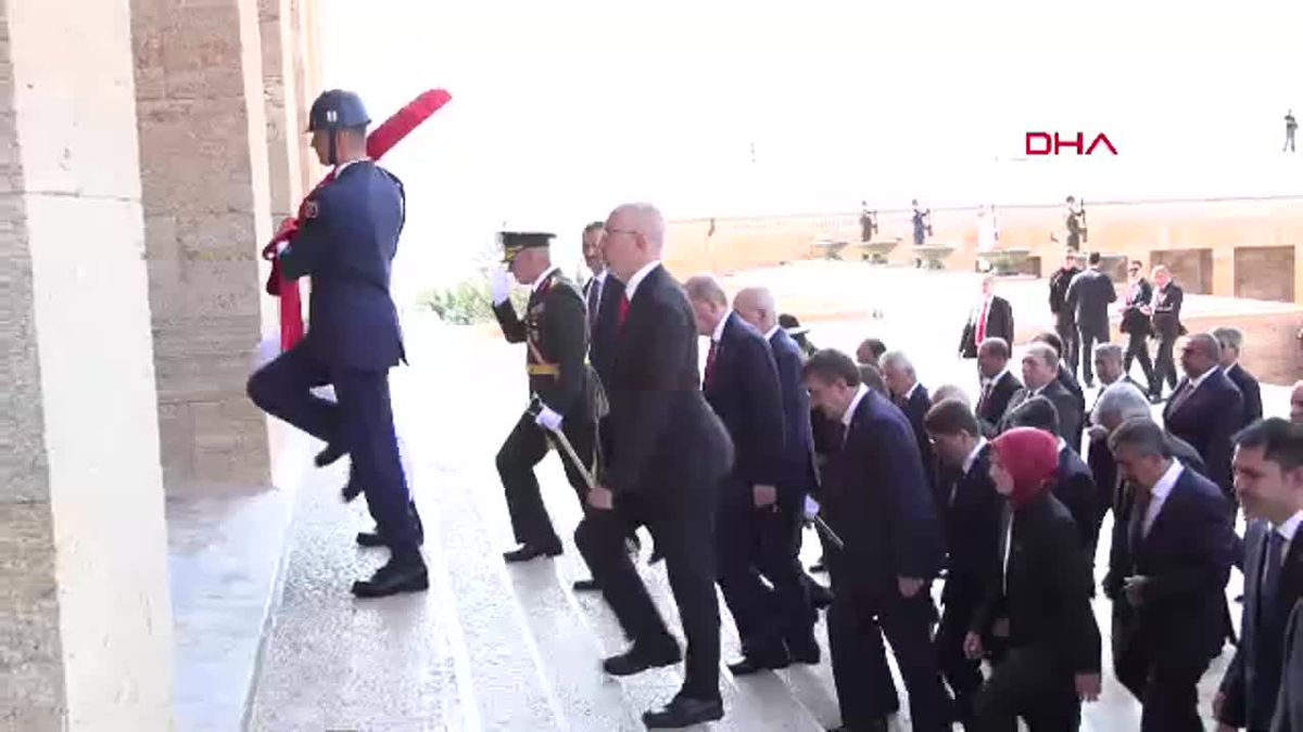 Cumhurbaşkanı Erdoğan ve Devlet Erkanı Anıtkabir\'i Ziyaret Etti
