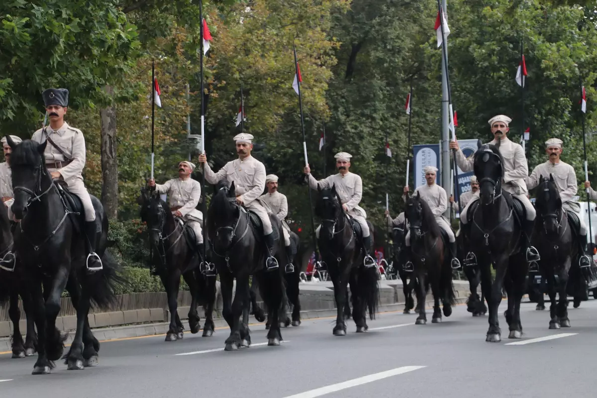 Ankara\'da Zafer Bayramı kutlamaları kapsamında kortej düzenlendi