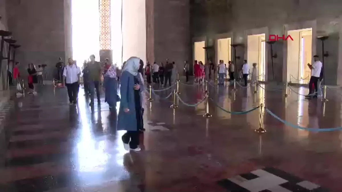 Türk Yıldızları, 30 Ağustos Zafer Bayramı için Anıtkabir semalarında saygı uçuşu yaptı