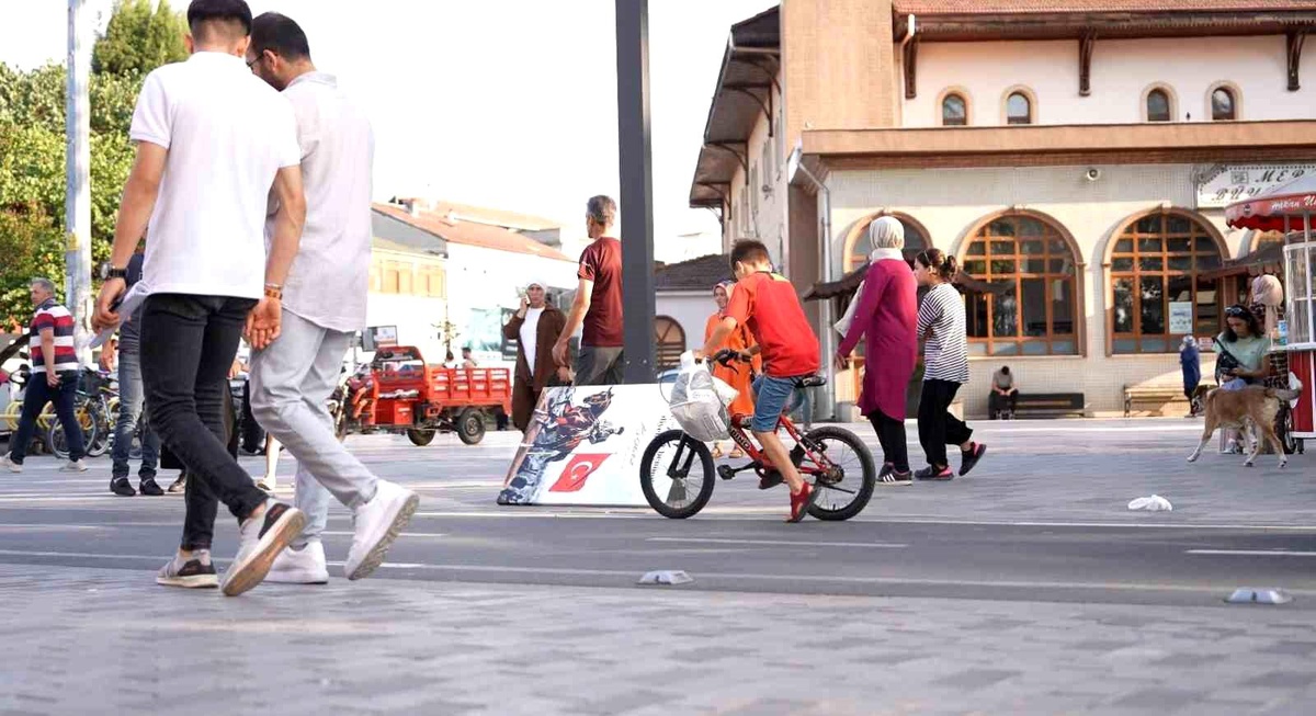 Düzce Belediyesi, 30 Ağustos Zafer Bayramı\'nda sosyal deney yaptı