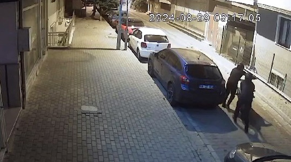 Avcılar\'da Kasklı Hırsızlar Tarafından Motosiklet Çalındı